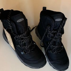 Brand new women’s keen ankle boot.size us 8